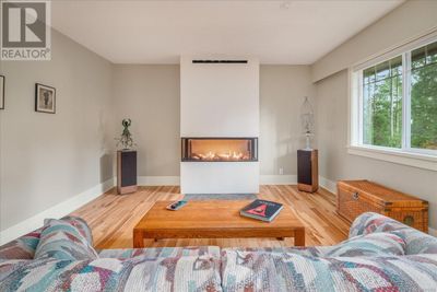 312 Spruce Ave, House other with 3 bedrooms, 2 bathrooms and null parking in Gabriola BC | Image 3