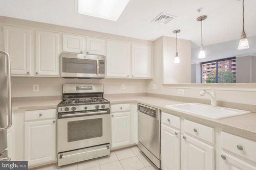 203w-3830 9th St N, ARLINGTON, VA, 22203-5819 | Card Image