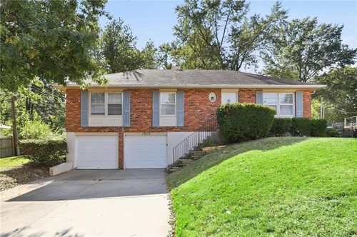 1405 Ne 76th St, Gladstone, MO, 64118-2012 | Card Image