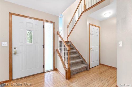 8915 Continental Dr, Taylor, MI, 48180-9300 | Card Image
