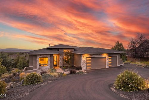 883 Highland View Loop, Redmond, OR, 97756-7398 | Card Image