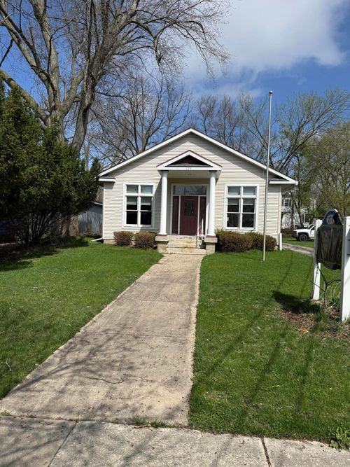 174 E Adams St, Ionia, MI, 48846-1640 | Card Image