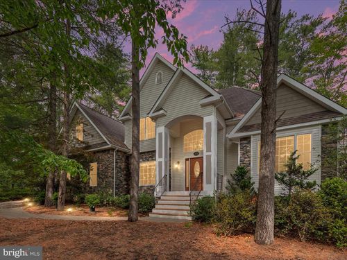 228 Sunset Cir, CROSS JUNCTION, VA, 22625-2459 | Card Image