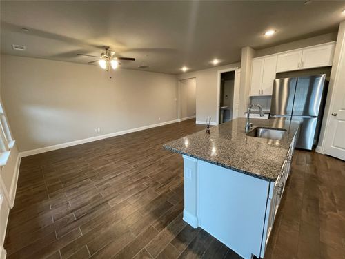 560 Hutchinson Ln, Lewisville, TX, 75077-3390 | Card Image