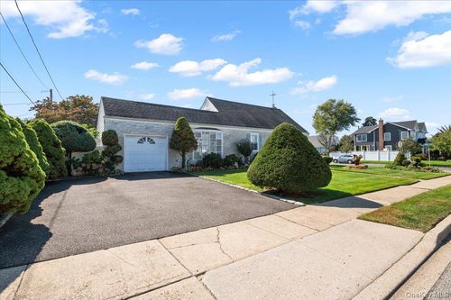3520 Mallard Rd, Levittown, NY, 11756-4212 | Card Image