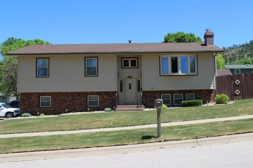 2624 Raymond Dr, Rapid City, SD, 57702-5318 | Card Image