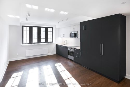 109-2 Clarendon Ave, Toronto, ON, M4V1H9 | Card Image