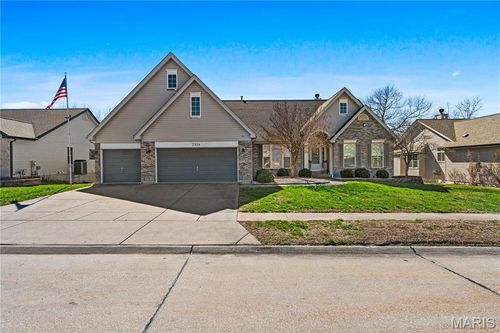 2326 Silver Lake Estates Dr, Pacific, MO, 63069-5568 | Card Image