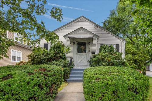 402 Webster Ave, Cranston, RI, 02920-5451 | Card Image