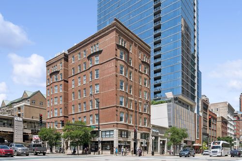 204-30 E Roosevelt Rd, Chicago, IL, 60605-2495 | Card Image