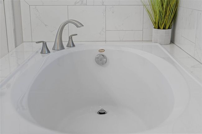 Primary bath garden tub | Image 32