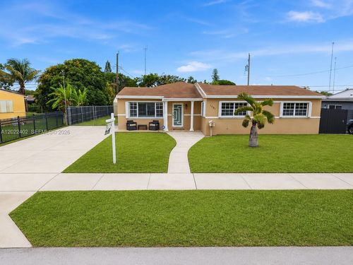 1081 Nw 198th St, Miami Gardens, FL, 33169-3014 | Card Image