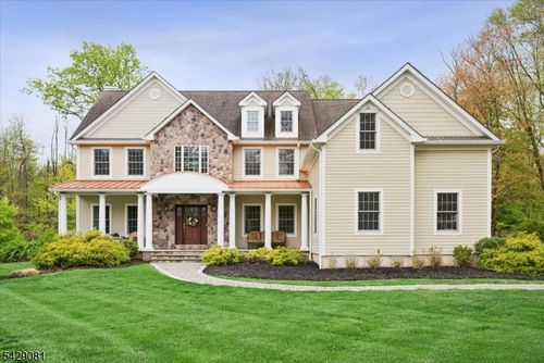 8 Forest Dr, Mendham, NJ, 07945-1615 | Card Image