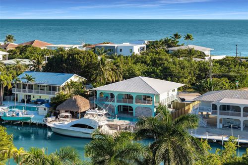 232 W Seaview Dr, Marathon, FL, 33050-3828 | Card Image