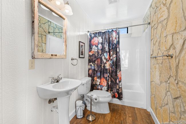 Downstairs bathroom | Image 33