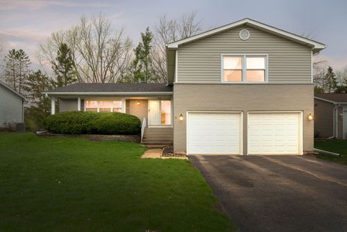 1890 Shorewood Dr W, Hoffman Estates, IL, 60192-1025 | Card Image