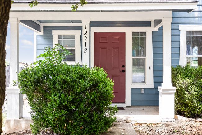 Entrance to property with covered porch | Image 4
