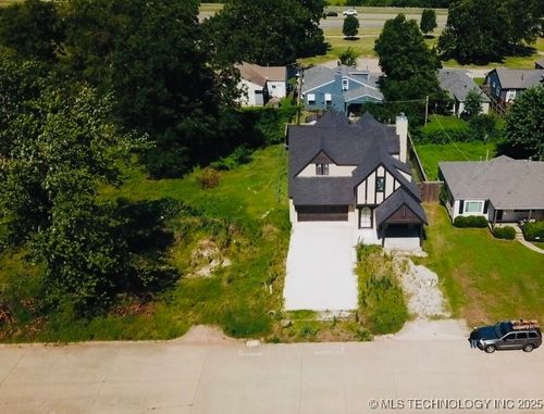 4954 Boston Pl, Tulsa, OK, 74105-4606 | Card Image
