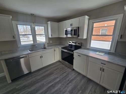 3 Myrtle Ave, Danbury, CT, 06810-5322 | Card Image