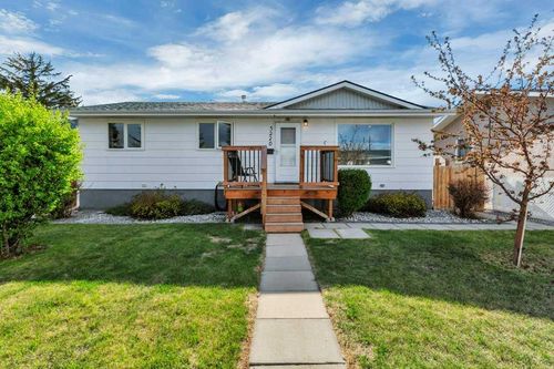 5220 Lawton Ave, Blackfalds, AB, T0M0B8 | Card Image