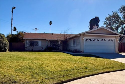 6300 Kenwater Ave, Woodland Hills, CA, 91367-1320 | Card Image