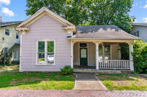 210 3rd Ave N, Franklin, TN, 37064-2505 | Card Image
