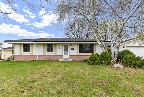 W147N8466 Manchester Drive, Menomonee Falls, WI, 53051 | Card Image
