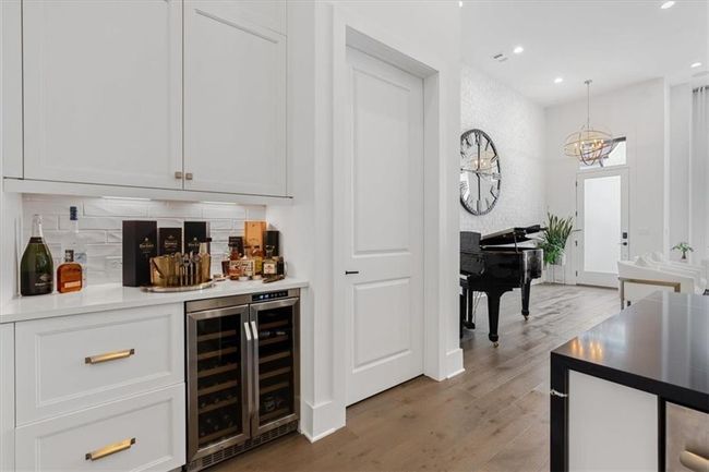 6640 Avis Walk, Townhouse with 3 bedrooms, 3 bathrooms and null parking in Alpharetta GA | Image 23