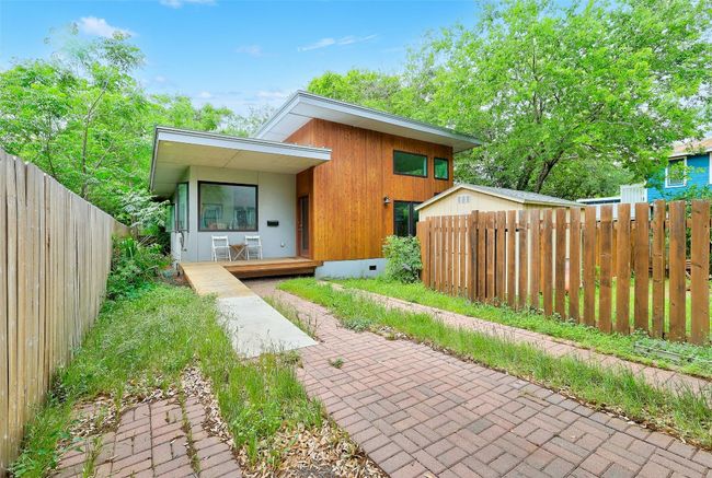 Contemporary home with a fenced backyard and crawl space | Image 27