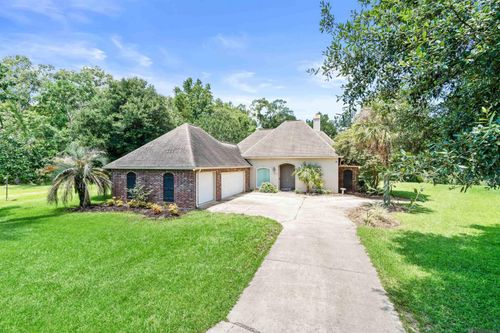 7851 Lazy Oaks Cir, Denham Springs, LA, 70726-1223 | Card Image
