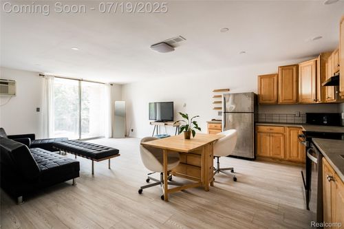 61366-1941 Orleans St, Detroit, MI, 48207-2753 | Card Image