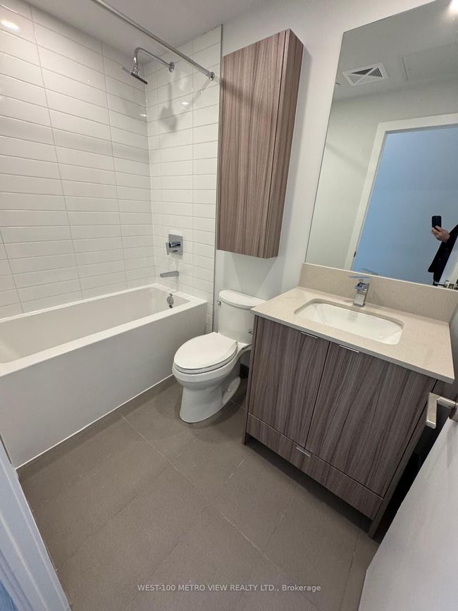 205 - 430 Square 1 Dr, Condo with 1 bedrooms, 1 bathrooms and 1 parking in Mississauga ON | Image 6