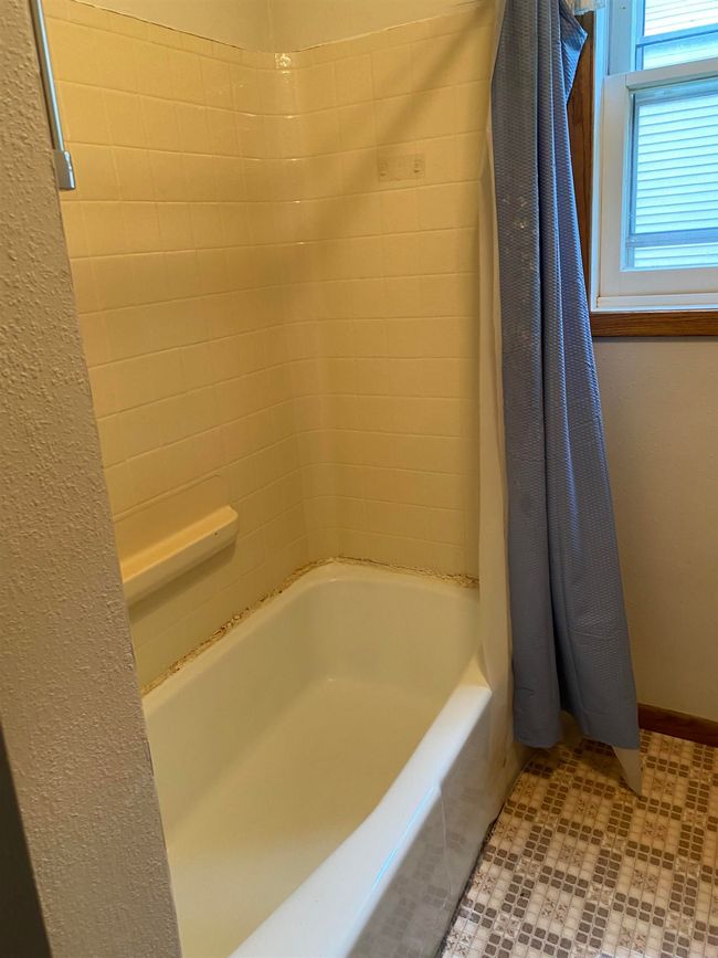 907 Iowa St, House other with 3 bedrooms, 1 bathrooms and null parking in Dysart IA | Image 17