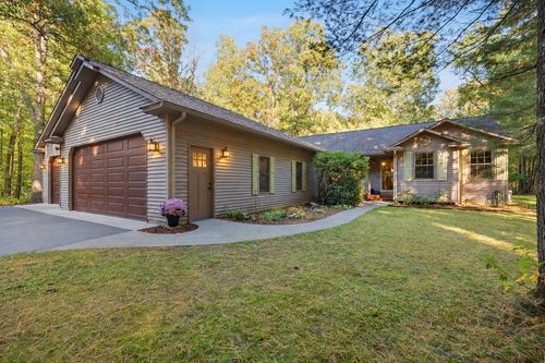 1627 White Oak Ln, Interlochen, MI, 49643-9466 | Card Image