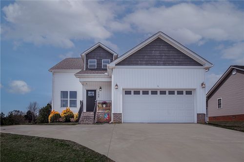 704 Rockcliff St, Greenville, SC, 29617-6746 | Card Image