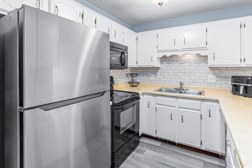 5635 W Bavarian Pass, Fridley, MN, 55432-6006 | Card Image