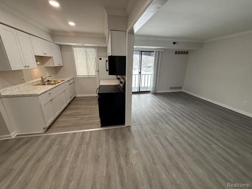 apt-11-250 E 13 Mile Rd, Madison Heights, MI, 48071-2153 | Card Image