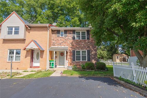 1981 Aster Rd, Macungie, PA, 18062-9330 | Card Image
