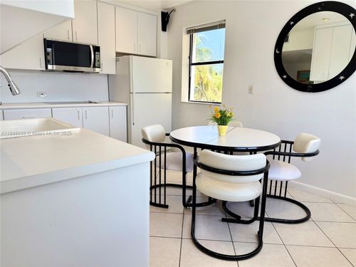 3-1390 Ocean Dr, Miami Beach, FL, 33139-4224 | Card Image