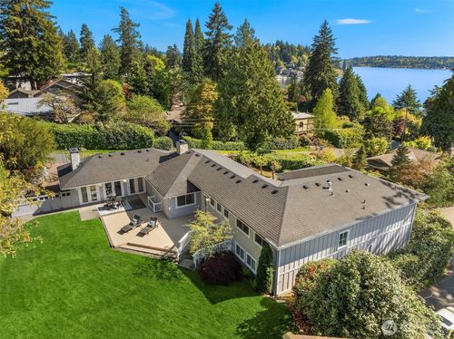 29 94th Avenue Ne, Bellevue, WA, 98004 | Card Image