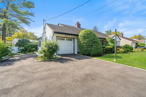 73 Parkview Pl, Malverne, NY, 11565-1147 | Card Image