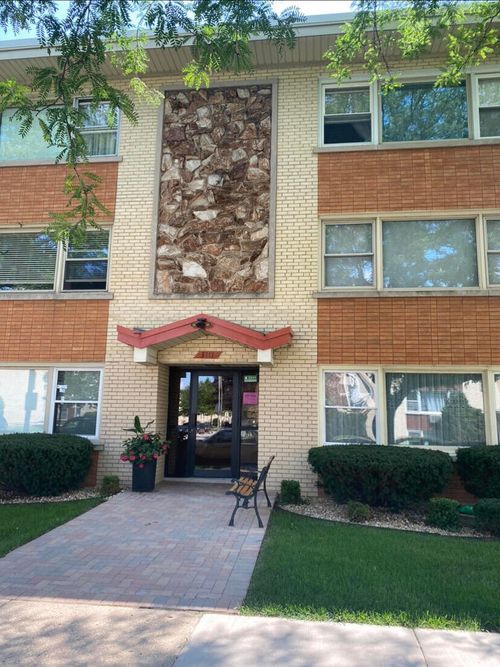 207-3111 Paris Ave, River Grove, IL, 60171-1135 | Card Image