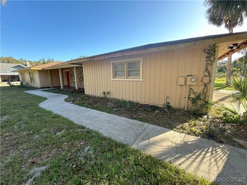 809 N Golf Course Dr, Crystal River, FL, 34429-5558 | Card Image
