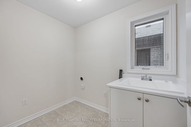 617 Bearberry Pl, House other with 4 bedrooms, 3 bathrooms and 1 parking in Milton ON | Image 17