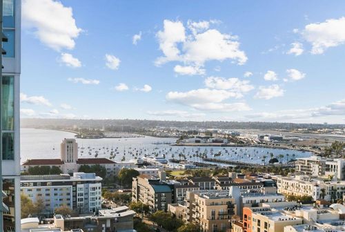 1705-300 W Beech St, San Diego, CA, 92101 | Card Image