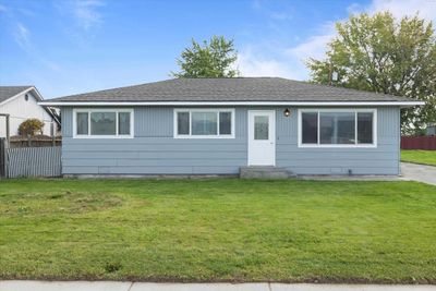 760 S Almira, Home with 3 bedrooms, 1 bathrooms and null parking in Connell WA | Image 3