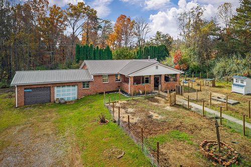 345 J W Farris Dr, Sparta, TN, 38583-3910 | Card Image