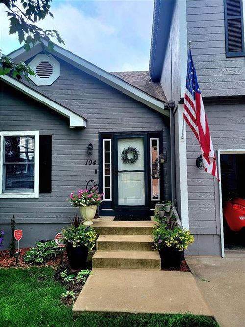 104 Ne Eastwood Dr, Blue Springs, MO, 64014-1731 | Card Image