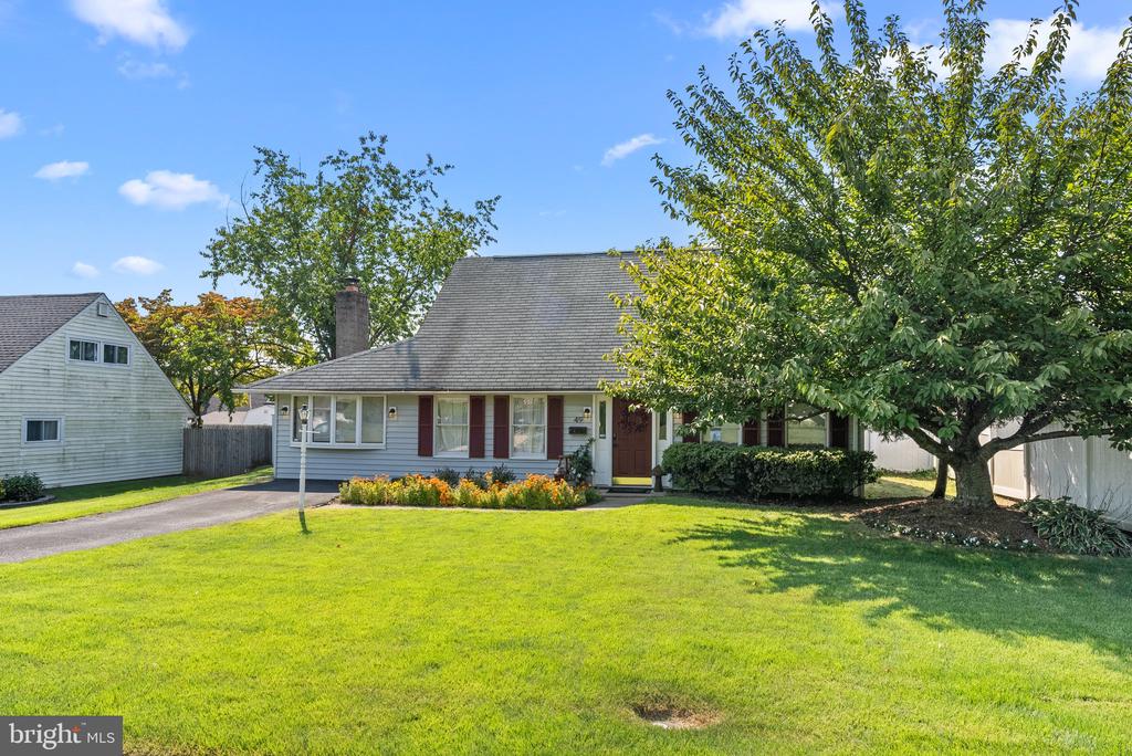 Towpath Rd, Levittown, PA 19056