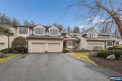 7 Valen Ct, Franklin Lakes, NJ, 07417-1935 | Card Image